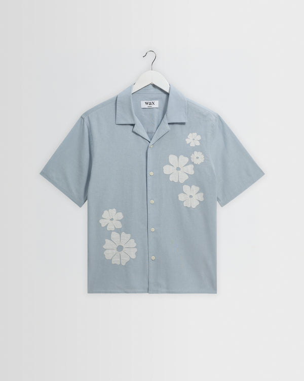 wax london men's Didcot - Blue And Ecru Floral Applique Short-Sleeve Shirt