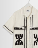 wax london men's Didcot - Ecru And Black Border Applique Short-Sleeve Shirt
