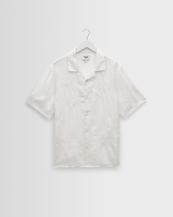 wax london men's Didcot - White Flower Embroidered Short-Sleeve Shirt